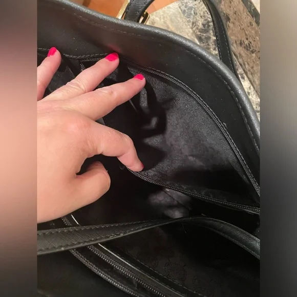 Michael Kors Jet Set Carryall Tote in Black - Picture 8 of 14